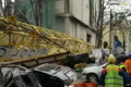 Строительный кран раздавил авто в самом центре Бухареста 