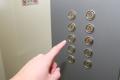 Столичные власти не планируют отключать лифты в домах