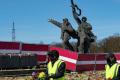 Доступ до пам'ятника «визволителям» у центрі Риги після заворушень закрили до вересня