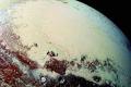 Астрономы объяснили природу появления снега на Плутоне