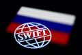 ЄС відключив від SWIFT сім російських банків та заборонив експортувати агресору євро