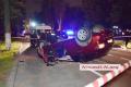 Ночное ДТП в Николаеве: легковушка врезалась в бордюр и перевернулась