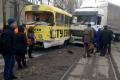 В Одессе фура врезалась в трамвай