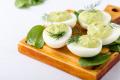 Яйця, фаршировані авокадо: що робити, якщо ви не доїли крашанки