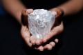 Самый большой в мире алмаз Lesedi la Rona продали за $53 миллиона