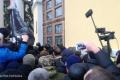 Сторонники Саакашвили штурмуют Октябрьский дворец в Киеве