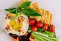 Що ж таке хумус і з чим його їсти: користь та шкода продукту