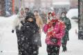 В низці областей сніжитиме, попереджають про ожеледицю на дорогах: погода на завтра