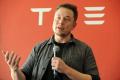 Продажі Tesla знову обвалилися: що відбувається з компанією Маска