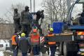 У Києві демонтували радянський пам'ятник 