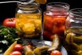 Ідеальний маринад для консервації помідорів, огірків, перцю, кабачків: як правильно приготувати