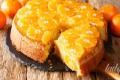 Шарлотка з мандаринами: рецепт ефектної випічки