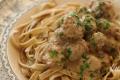Паста з мітболами у соусі: рецепт страви, яка закохує з першого шматочку
