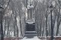 У Києві демонтували пам'ятник Ватутіну