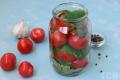 На смак як бочкові: рецепт соління помідорів у банці