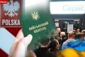 Скільки українців оновили дані за кордоном: цифра Міноборони