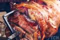 Свинина, запечена в духовці на ґратах: рецепт розкішної гарячої страви