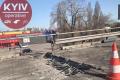 В Киеве возле метро Выдубичи частично обвалился мост