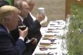 Что в кружке?: Путин пришел на официальный ужин со своей термокружкой 