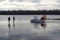 В Полтавской области 50 рыбаков унесло на дрейфующей льдине 