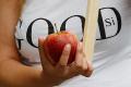 Американку оштрафовали на $500 из-за бесплатного яблока 