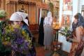 Православные христиане празднуют Троицу 