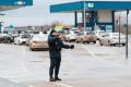 Опікуни та водії. Кому з чоловіків дозволяють виїздити за кордон під час війни