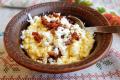 Банош з бринзою та шкварками: простий рецепт ситної гуцульської страви