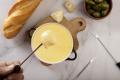 З чого приготувати густий плавлений сир: знадобляться прості інгредієнти