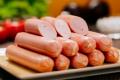 Як відрізнити якісні сосиски та сардельки: поради від експерта, які допоможуть вибрати продукцію