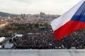 Масові протести почались у Чехії: мітингують чверть мільйона людей — що вимагають