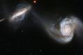 “Хаббл” обнаружил великолепную пару взаимодействующих галактик