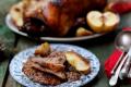 Качка, фарширована гречкою та яблуками: рецепт для святкової вечері