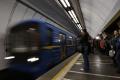 У Києві скорочують комендантську годину і продовжують роботу метро
