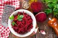 Салат із буряка: рецепт смачної та корисної страви