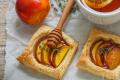 Тарталетки з персиками, козячим сиром та медом: вишуканий рецепт