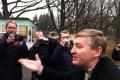 Ахметов вышел к митингующим под его домом в Донецке