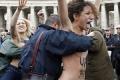 Активистки FEMEN разделись в главной мечети Стокгольма