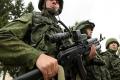 Украденные РФ украинские буровые установки охраняют вооруженные люди