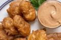 Курячі нагетси з соусом: рецепт ідеальної закуски