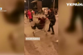 Две пенсионерки устроили заезд на тележке из супермаркета в Днепре