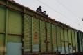 Опасное селфи: в Кропивницком парень залез на крышу поезда и получил удар током