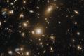 Hubble сфотографував велике скупчення галактик: яскравий кадр