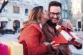 Грань между заботой и неловкостью: можно ли дарить парню трусы?