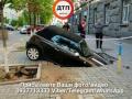 В Киеве машина провалилась под землю 