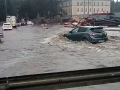 В РФ ливень затопил дорогу и парковку в аэропорт Шереметьево