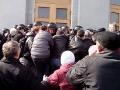 Митингующих выбили из Черкасской администрации