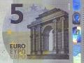 С сегодняшнего дня запущена новая банкнота в 5 евро