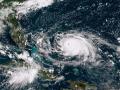 Волны по пять метров: На Багамах эвакуируют всех из-за урагана Дориан 