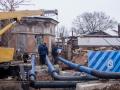 В Харькове почти год ремонтируют коллектор: горожане задыхаются от вони и ночуют у соседей